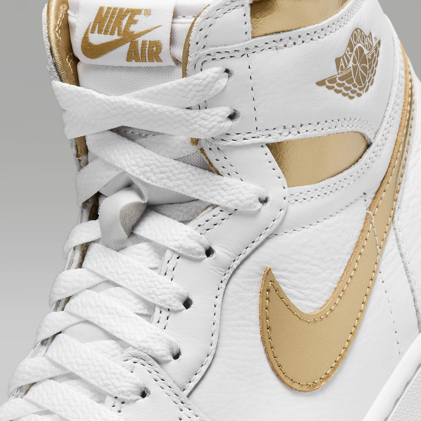 Air Jordan 1 Retro High OG "White and Gold"