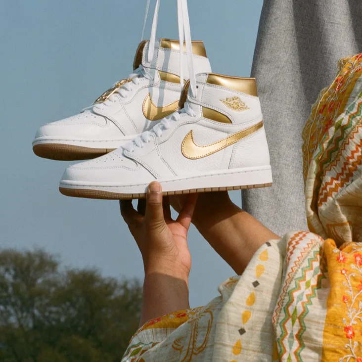 Air Jordan 1 Retro High OG "White and Gold"